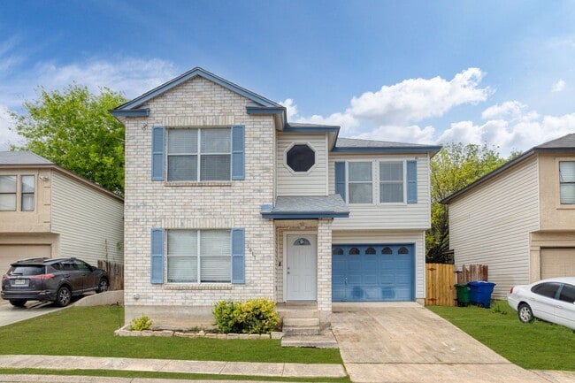 Building Photo - 2 Story 4 BD | 2.5 BA Available in July near Medical Center!