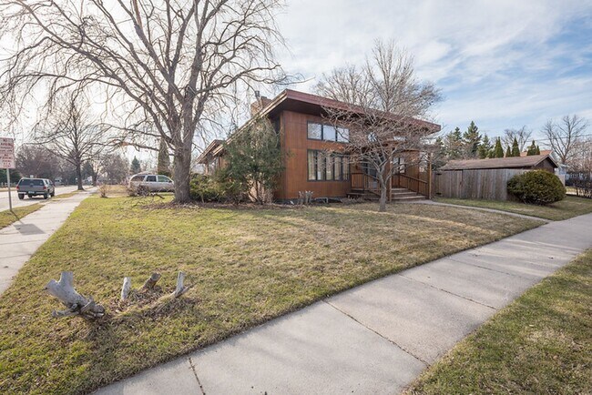 Foto del edificio - Great 4 Bedroom/2 Bath Home near UND!