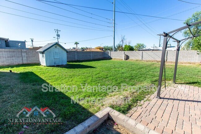 Building Photo - 804 E Flynn Ln