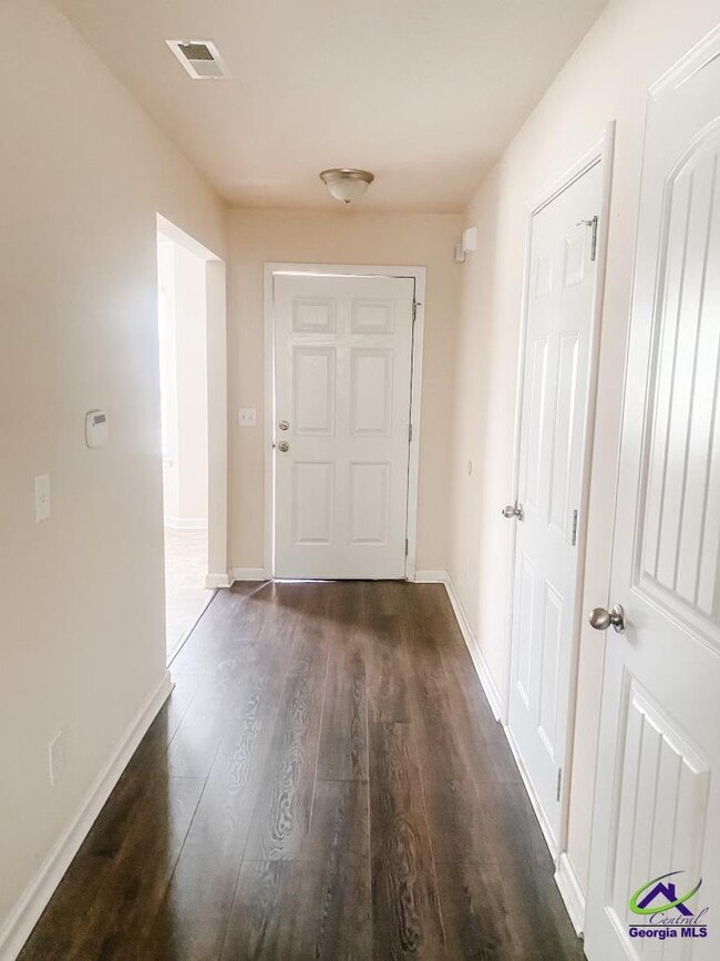 Building Photo - 105 Sutton Dr