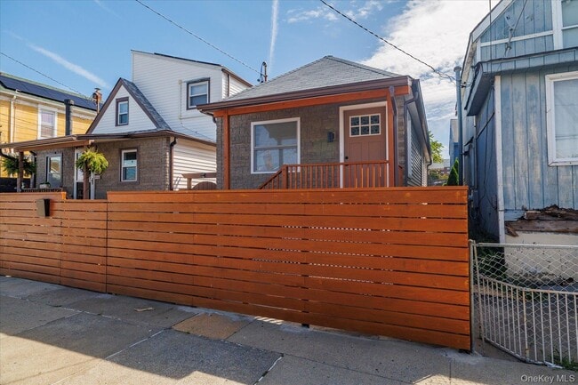 Building Photo - 3-18-320 Beach 88th St
