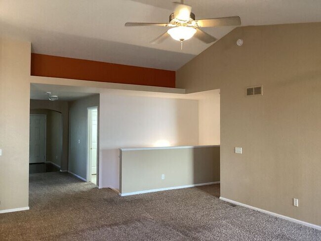Foto del edificio - 3 bedroom, 2 Bath Ranch Home with 2 Car At...