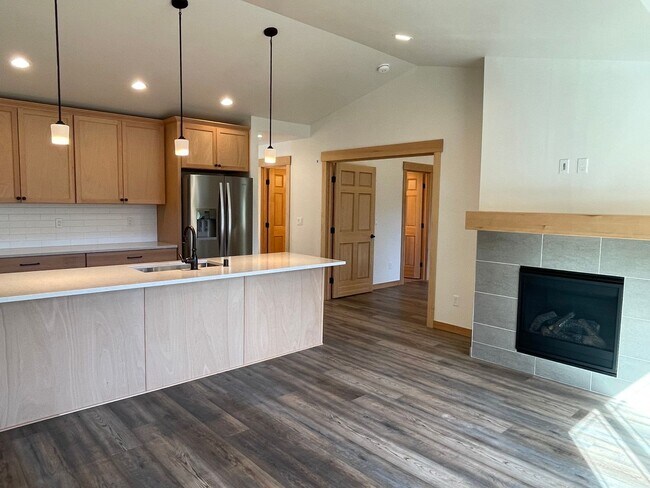 Foto del edificio - Lovely Pet Friendly Home at Honeymoon Lake!