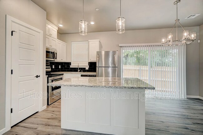 Foto del edificio - 1138 N Blackwelder Ave