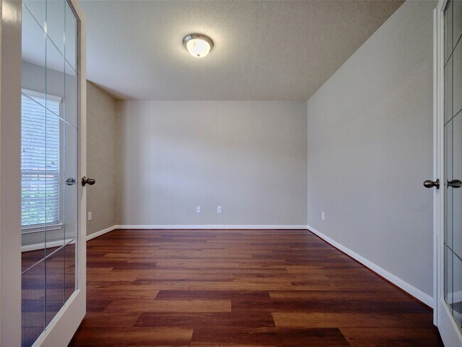 Foto del edificio - 8230 Silent Deep Dr