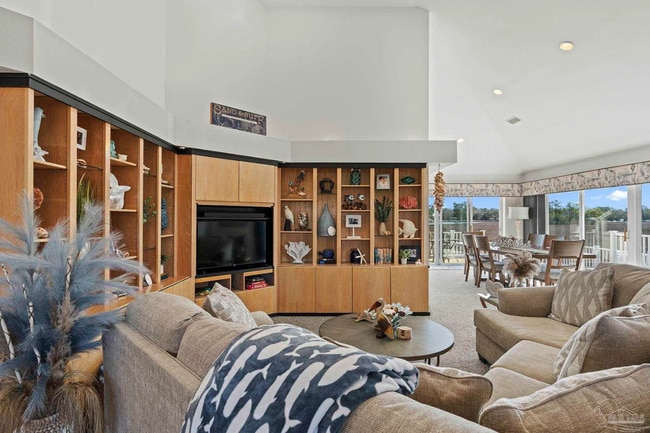 Foto del edificio - Custom-Built Waterfront Home