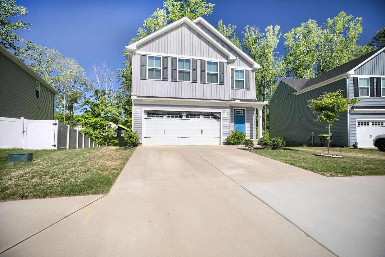 Foto principal - 219 Lorraine Dr