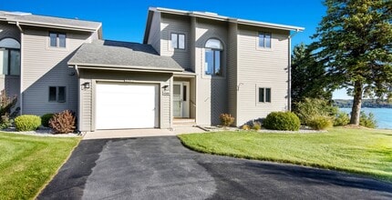 Building Photo - 6390 E Ridge Dr