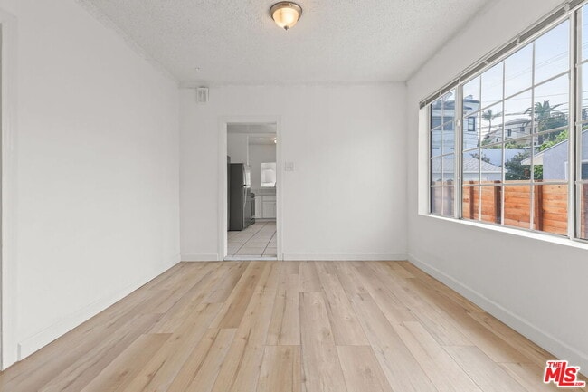 Foto del edificio - 1174 S Highland Ave