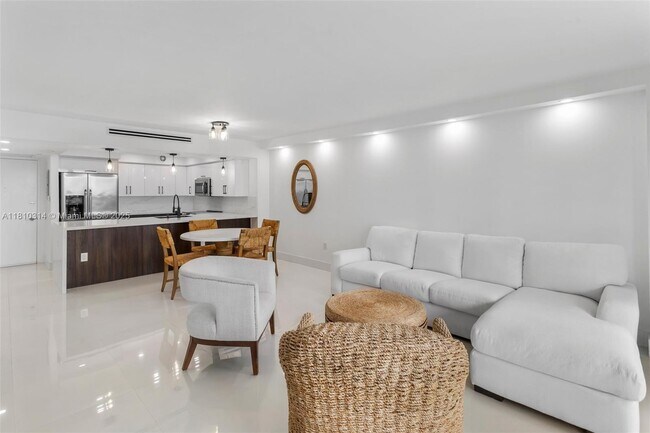 Foto del edificio - 5701 Collins Ave