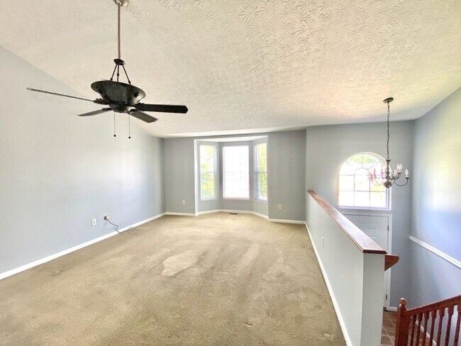 Foto del edificio - Nice 3 Bed Bi-level Available in Hebron!