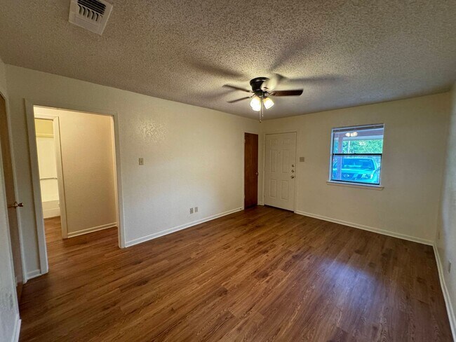 Building Photo - 360 Virtual Tour Available