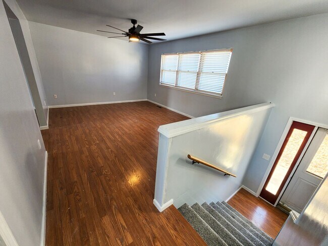 Building Photo - Updated West Side Home with Washer & Dryer...