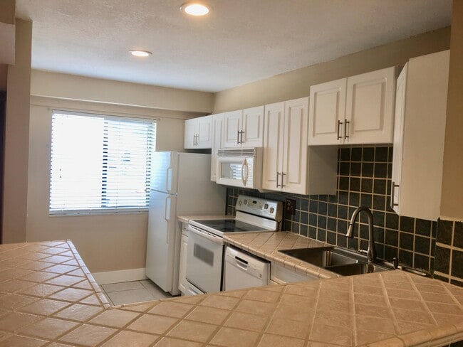Building Photo - 139 Sparrow Dr