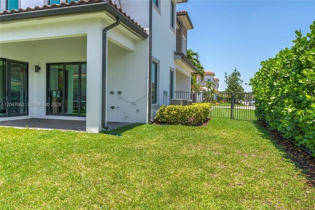 Foto del edificio - 3412 Emerson Ln