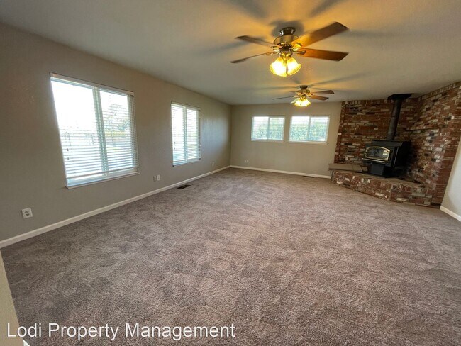 Building Photo - 3 br, 2 bath House - 21470 N Kennefick Road