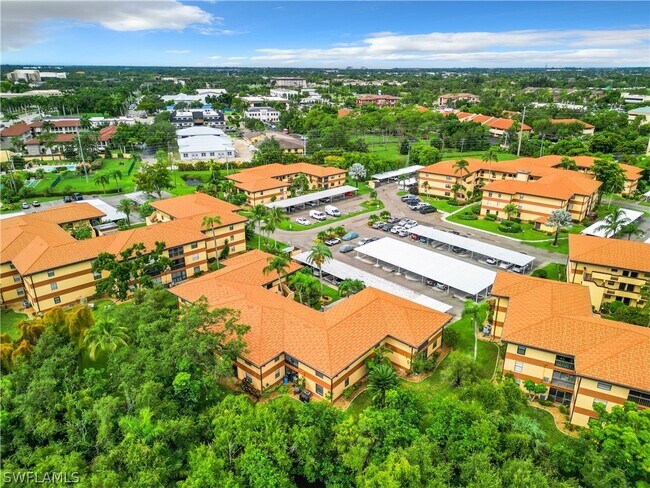 Foto del edificio - 6120 Whiskey Creek Dr