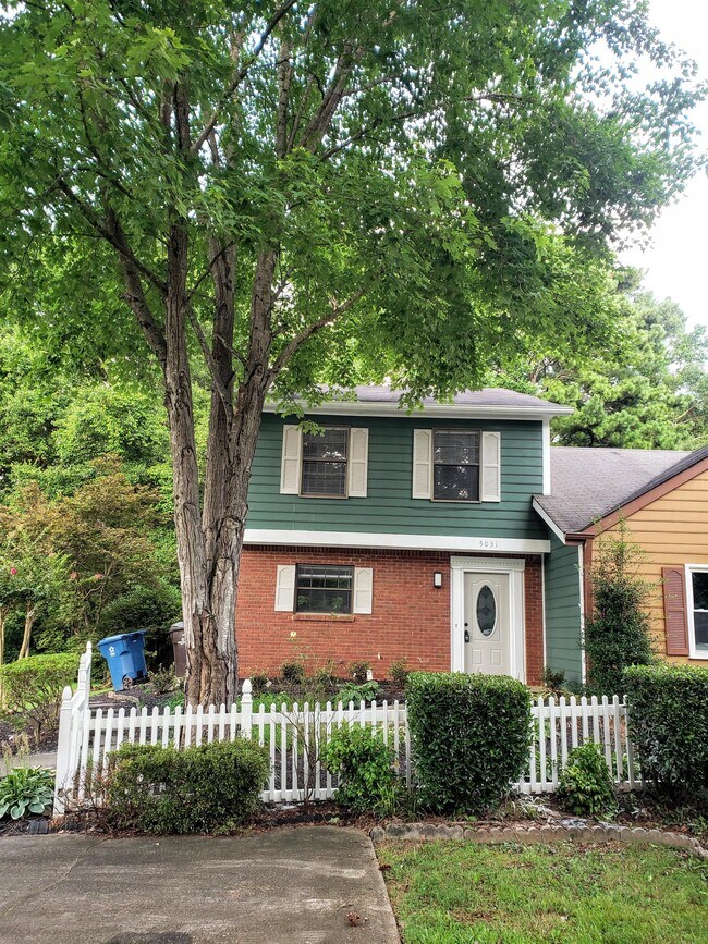 Building Photo - 5031 Village Green Way