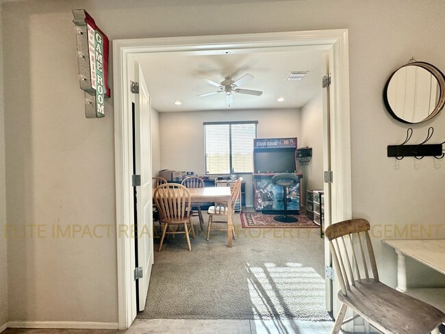 Building Photo - 7305 S Via Cabana