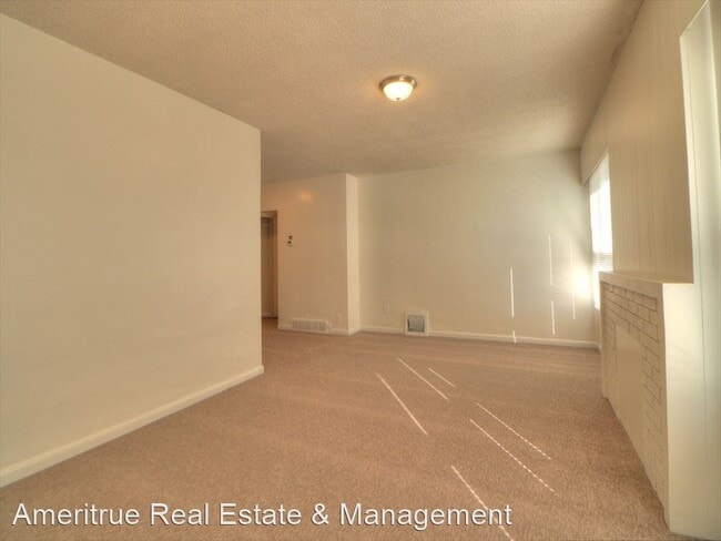 Building Photo - 3 br, 1.5 bath House - 4405 S 2700 E