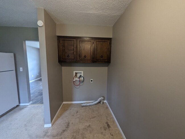 Building Photo - 2 Bedroom/1 Bathroom Duplex Unit in Batesville