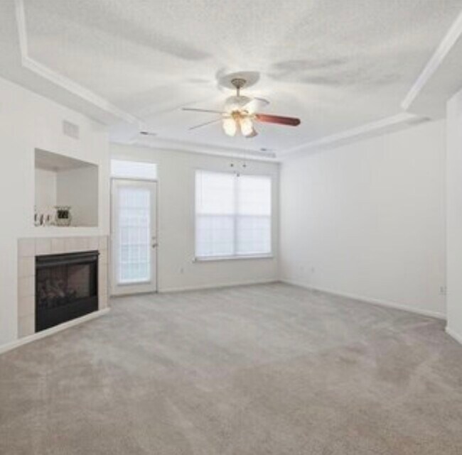 Sala de estar - 682 Windbrook Cir