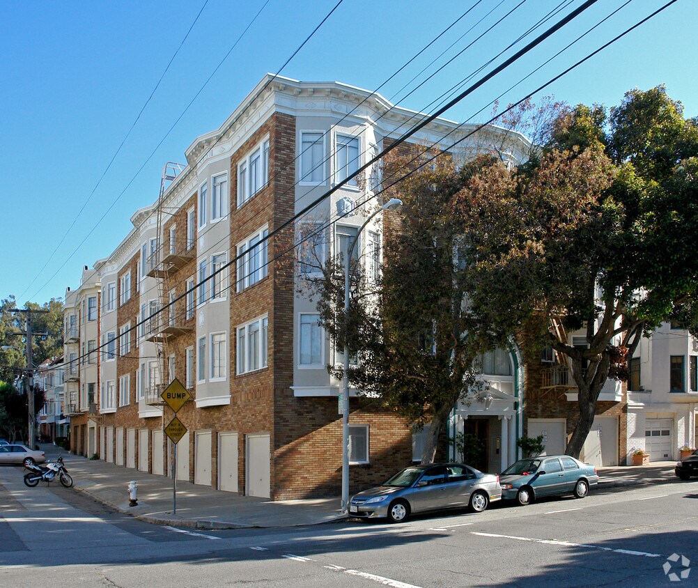 Building Photo - 550 Lake St