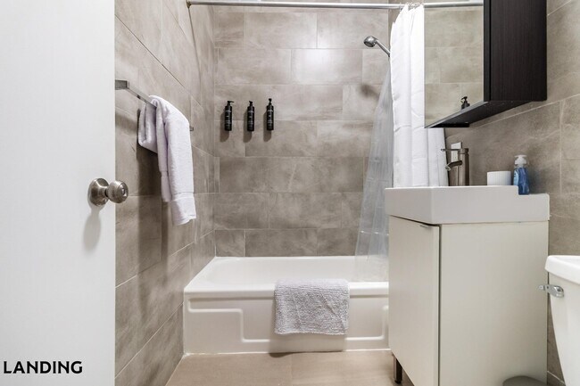 Foto del edificio - 265 College St