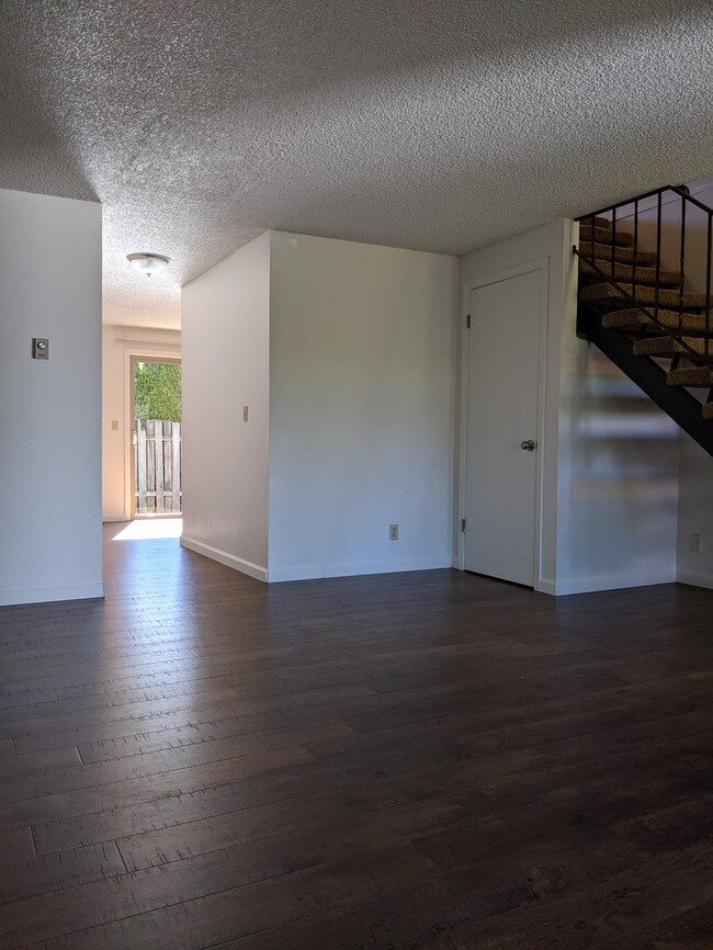 Building Photo - 153 SE 3rd Ave