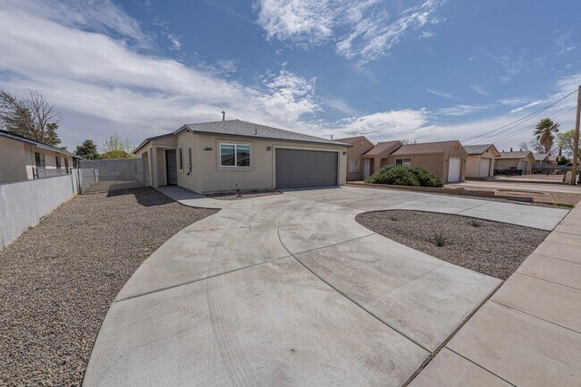 Foto del edificio - 4 Bedroom 2 Bathroom Home