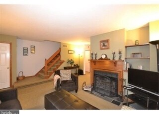 Foto del edificio - 348 Jefferson Ct