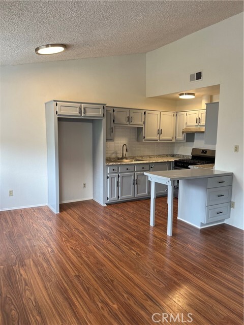 Foto del edificio - 843 Banks Ct Dr