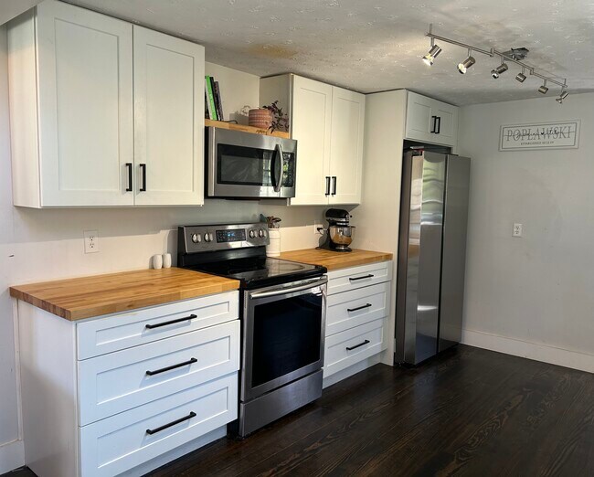 Foto del edificio - 5465 Dutch Cove Rd