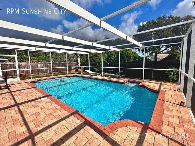 Building Photo - Luxury Pool Home: Your Dream Oasis Awaits!