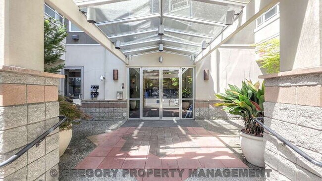 Foto del edificio - 925 110th Ave NE