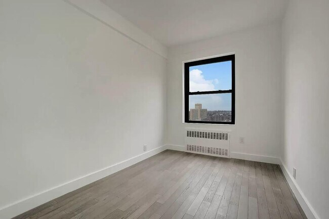 Foto del edificio - 99-05 63rd Dr