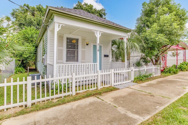 Building Photo - 516 W Gadsden St