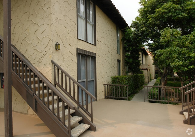 Building Photo - Los Robles - Senior 55+
