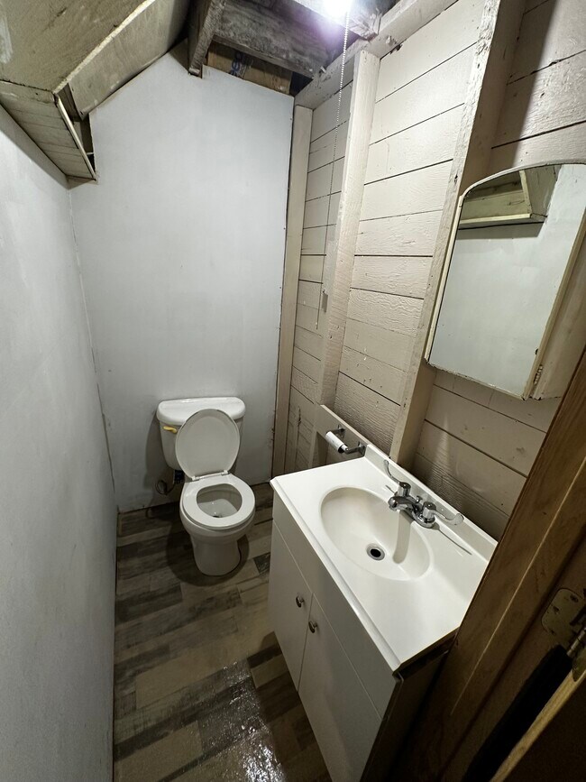 Building Photo - 305 S Western Ave