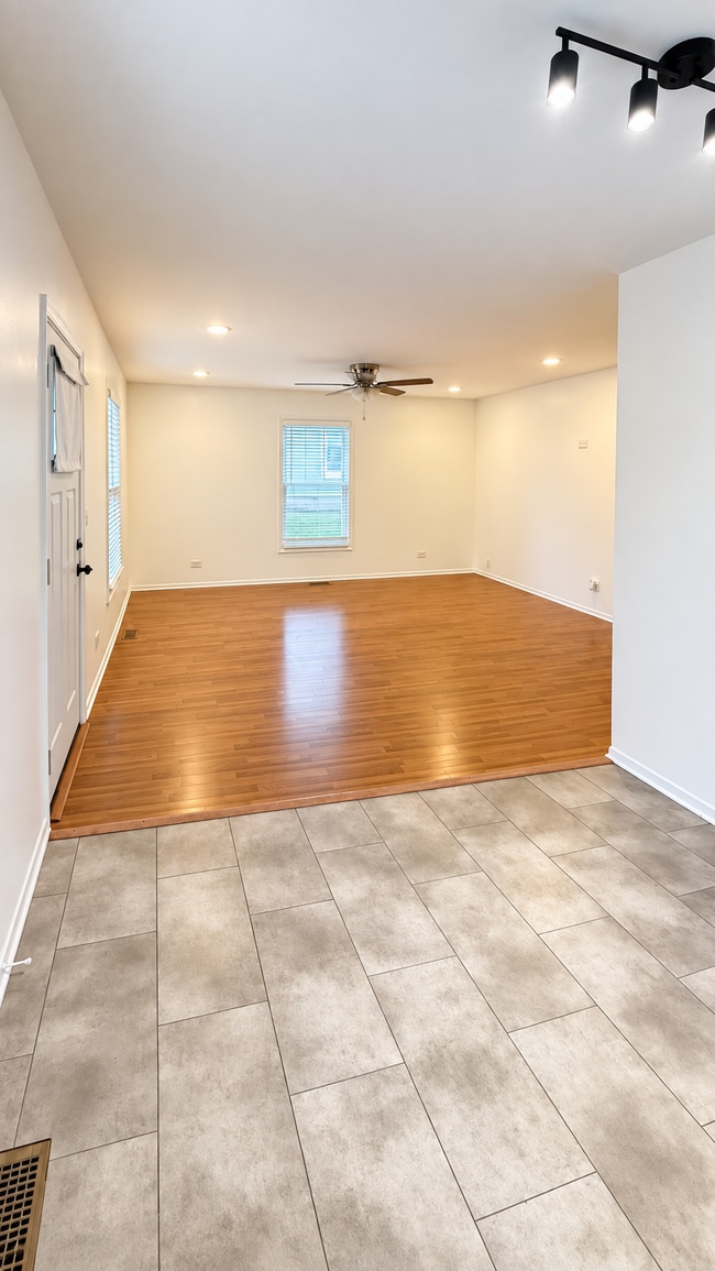 Building Photo - 306 Russet Way