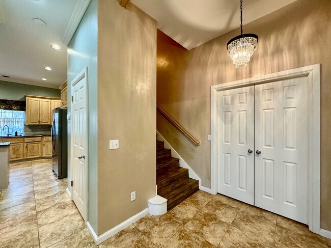 Building Photo - 1612 Rustic Creek Terrace