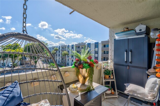 Foto del edificio - 10000 NW 80th Ct