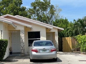 Building Photo - 2311 Coolidge St
