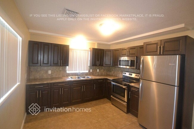 Foto del edificio - 2464 SW 8th St