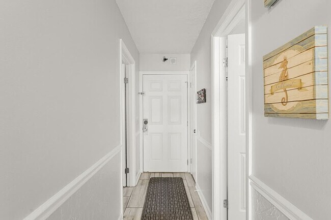 Building Photo - 8743 Thomas Dr