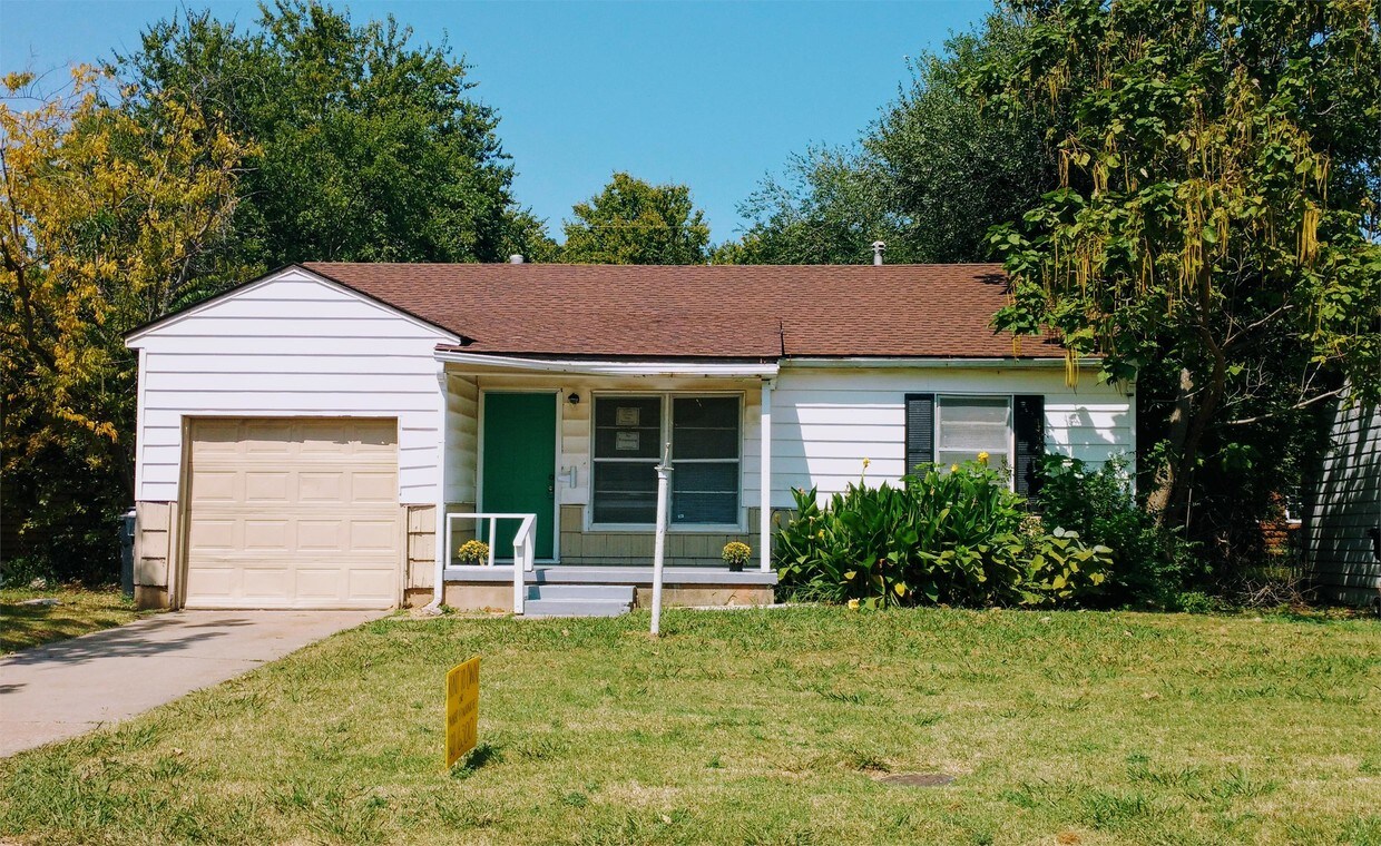 Primary Photo - 3121 NE 13th St