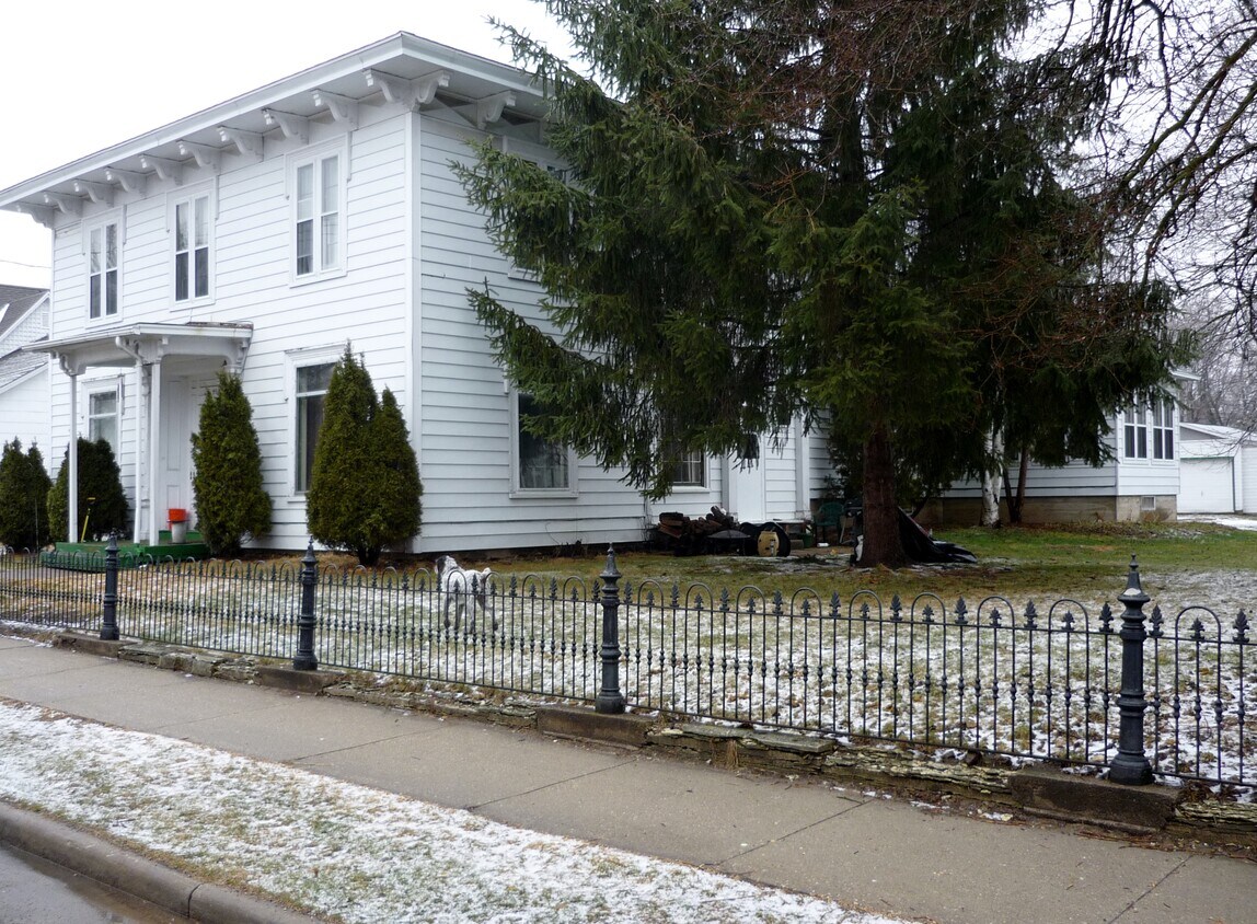 611 N Water St, Sparta, WI 54656 Apartments Sparta, WI