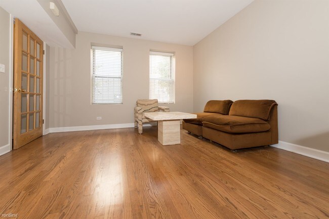 Foto del edificio - 2539 W Walton St