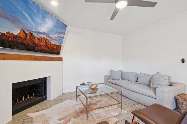Foto del edificio - 7766 N 20th Ave