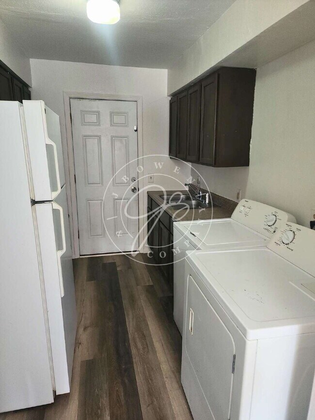 Foto del edificio - Already passed Section 8 Inspection! Spacious 2 bed 1 bath- 2 story home